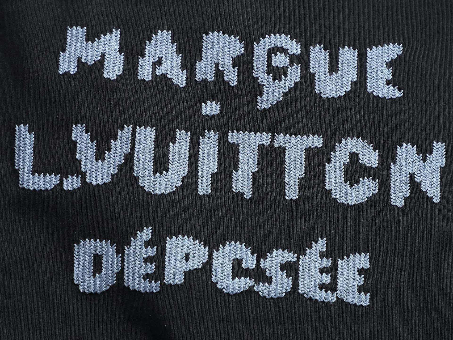 🅿️190 Louis Vuitton/Louis Vuitton English embroidery craftsmanship The large logo is exquisitely upgraded, inspired by the retro embroidery of the 1980s Original fabric Official same style Short-sleeved T-shirt 320g Same vat dyed fabric Very comfortable to the touch The latest brick cabinet synchronization for spring and summer Fashionable and individual Size: S M L XL